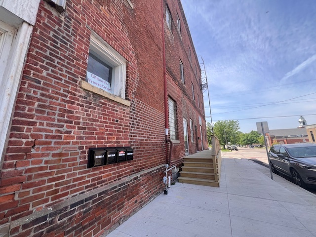 505 West Side Square Clinton, IL 61727 - Photo 4 of 37