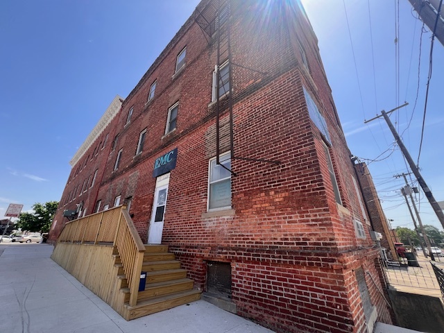 505 West Side Square Clinton, IL 61727 - Photo 5 of 37