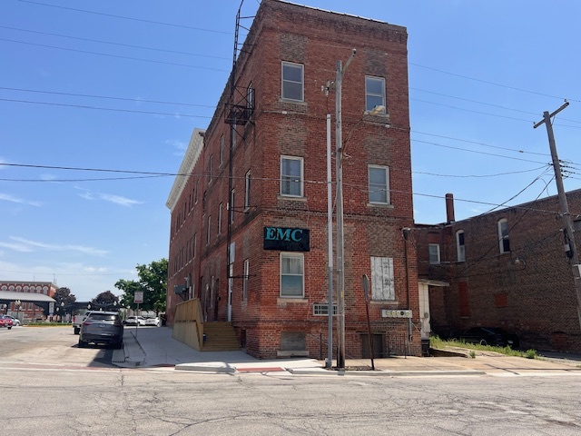 505 West Side Square Clinton, IL 61727 - Photo 6 of 37