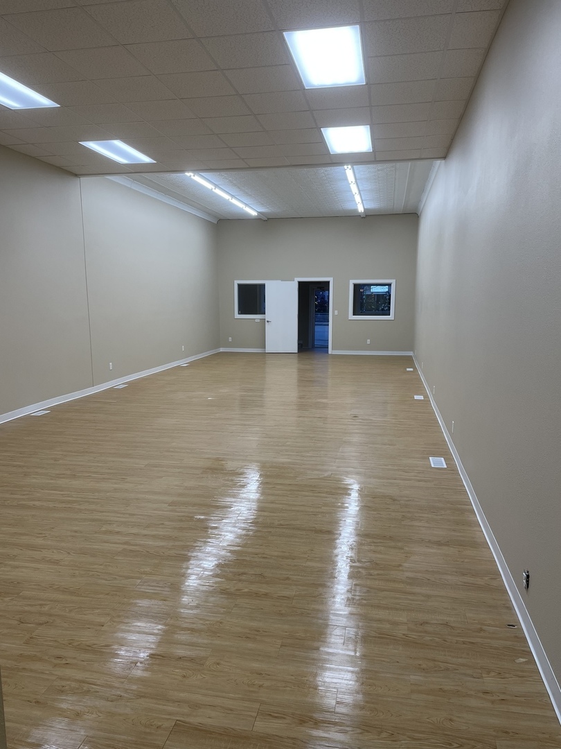 505 West Side Square Clinton, IL 61727 - Photo 8 of 37