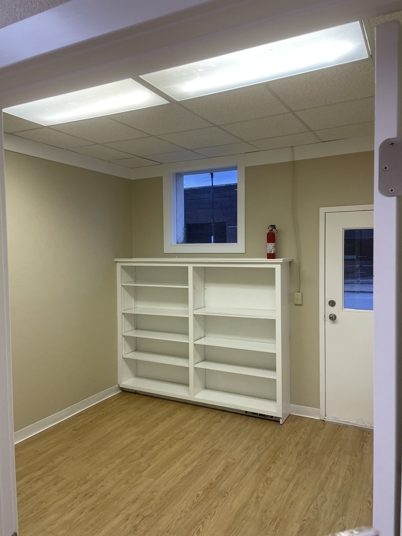 505 West Side Square Clinton, IL 61727 - Photo 9 of 37