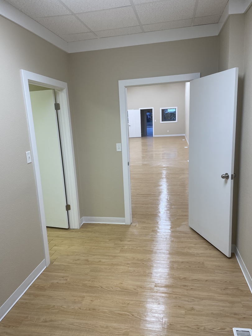 505 West Side Square Clinton, IL 61727 - Photo 10 of 37