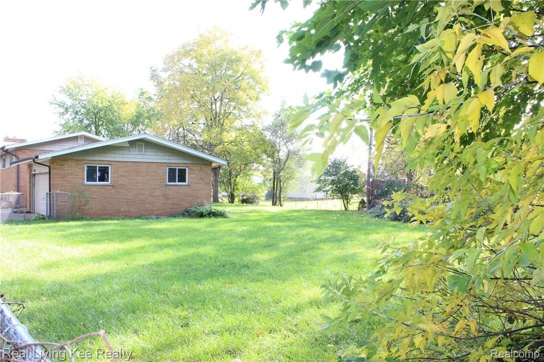 4620 Durham Road Utica, MI 48317 - Photo 36 of 38 Huge, fenced back yard makes a great space for you to play!