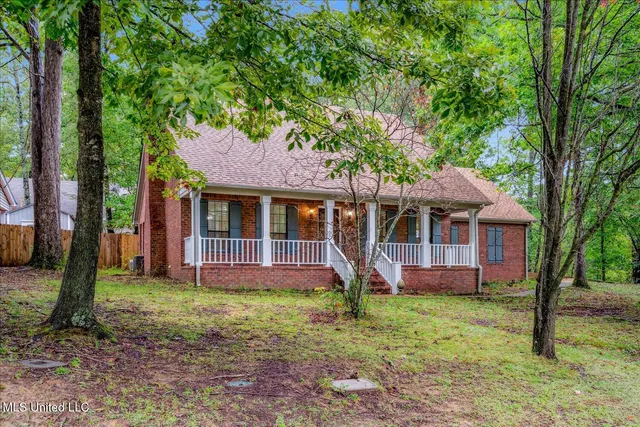 $350,000 | 4040 Windermere Drive, Nesbit, MS 38651