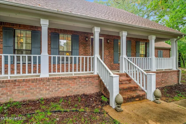 $350,000 | 4040 Windermere Drive, Nesbit, MS 38651