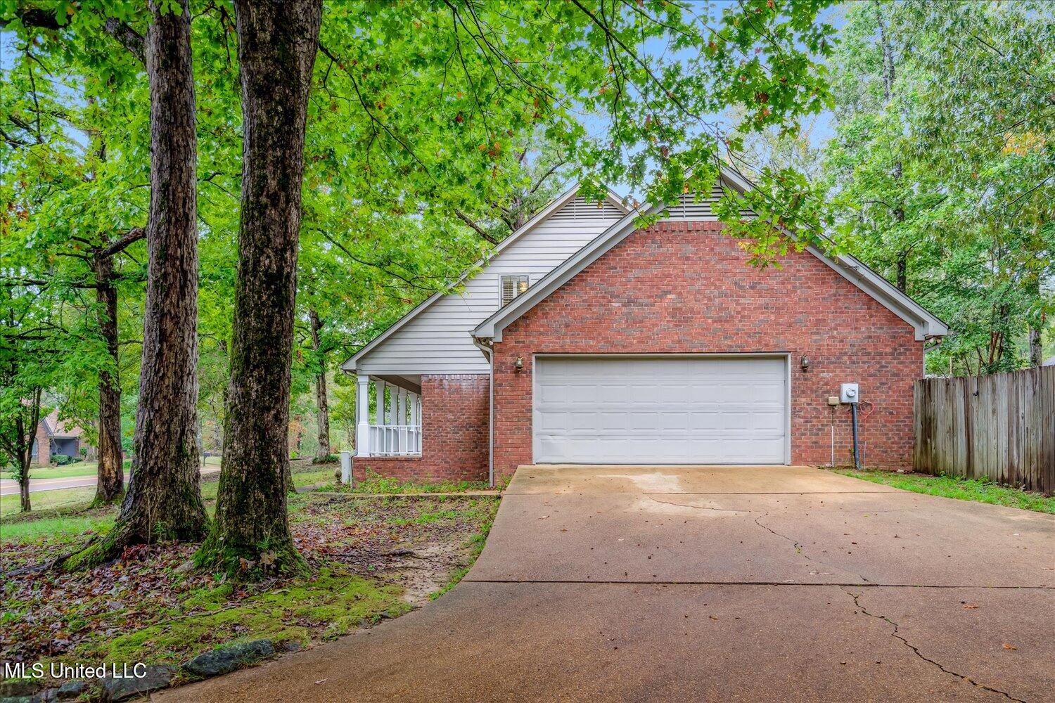 4040 Windermere Drive Nesbit, MS 38651 - Photo 4 of 33 28-28-2627691mi-4040 Windermere Dr
