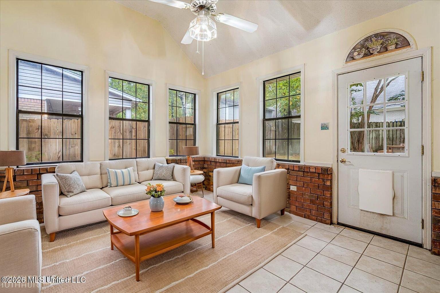 4040 Windermere Drive Nesbit, MS 38651 - Photo 7 of 38 4040-Sunroom - Living Room - Standard -