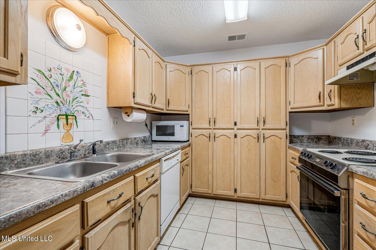 4040 Windermere Drive Nesbit, MS 38651 - Photo 8 of 33 12-12-2627691mi-4040 Windermere Dr