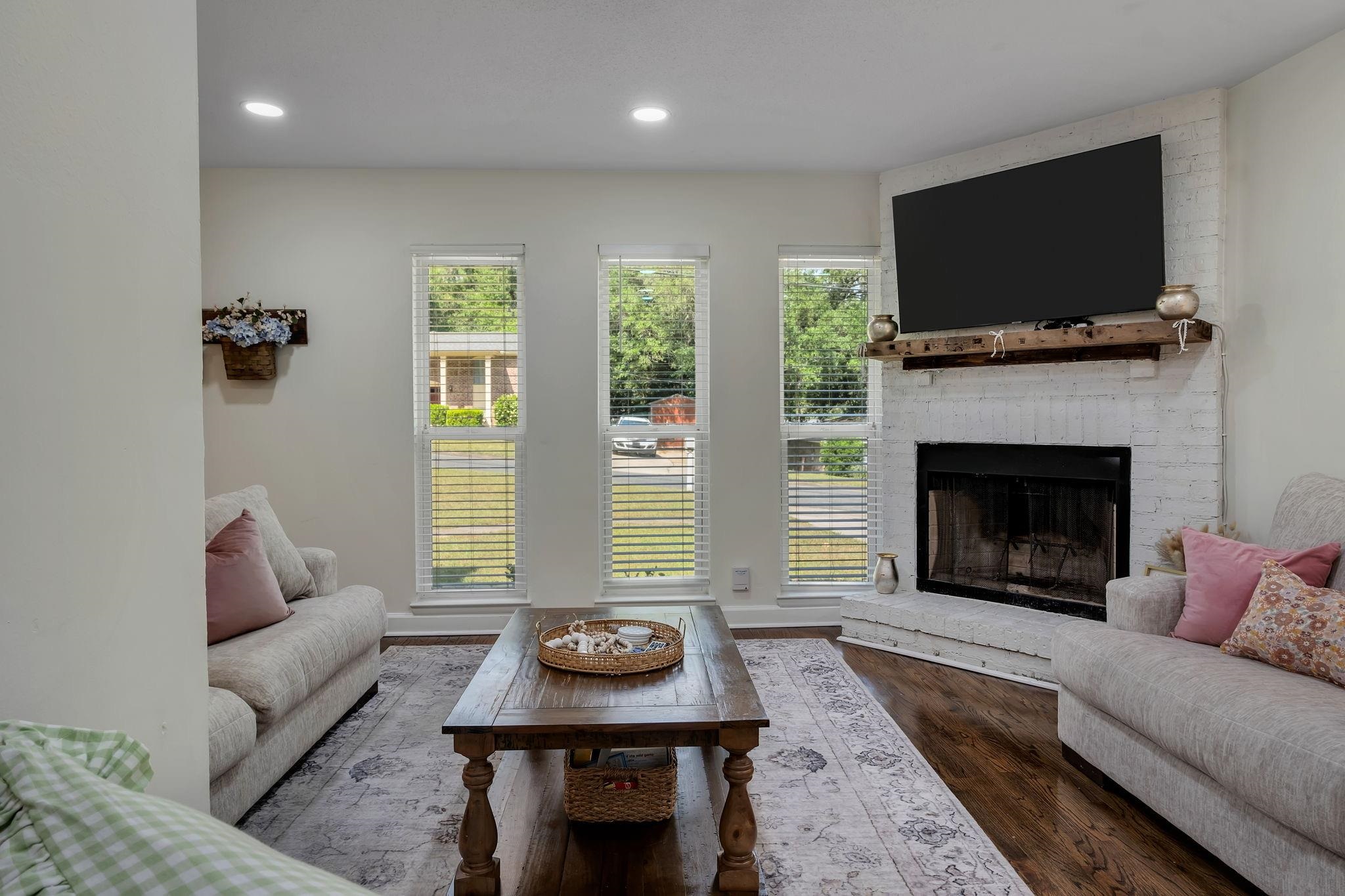 1815 Aaron Road Tallahassee, FL 32303 - Photo 4 of 44 Gallery Image 4