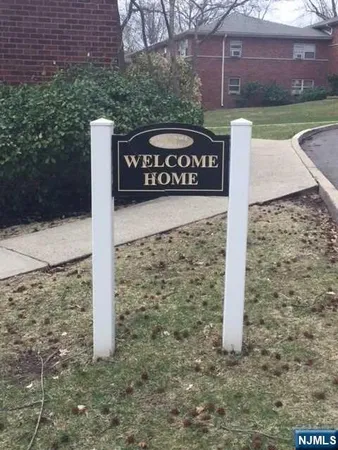 $3,950 | 280-320 Oak Street, Unit 284D, Ridgewood, NJ 07450