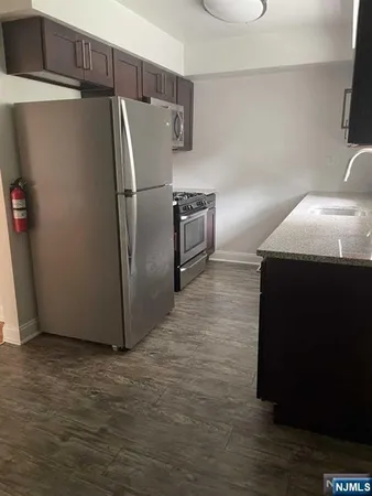 $3,950 | 280-320 Oak Street, Unit 284D, Ridgewood, NJ 07450