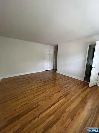 $3,950 | 280-320 Oak Street, Unit 284D, Ridgewood, NJ 07450