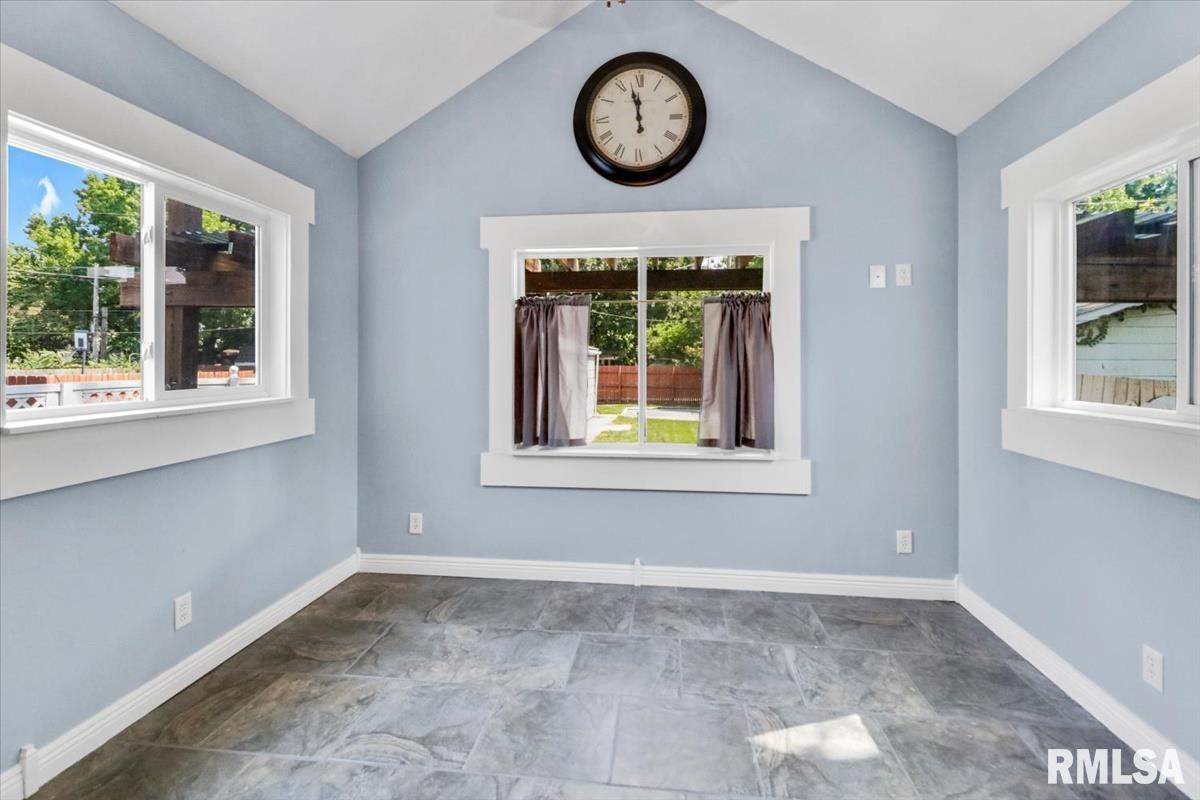2440 South 5th Street Springfield, IL 62703 - Photo 9 of 23
