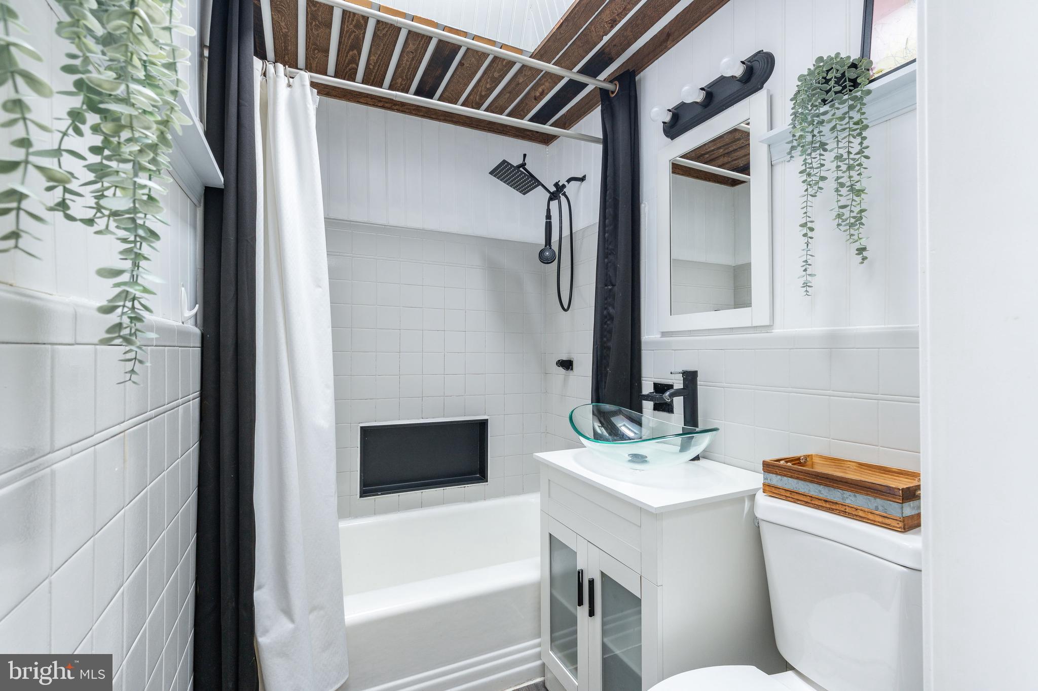 6606 Algard Street Philadelphia, PA 19135 - Photo 11 of 20 2nd Floor bathroom