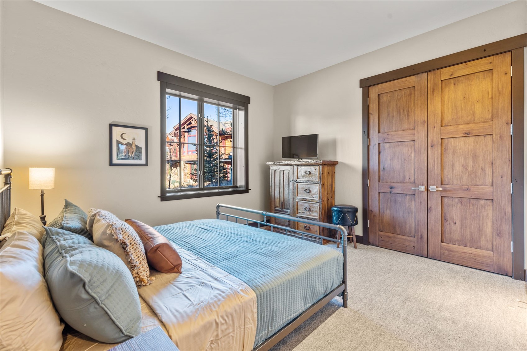 436 Gold Run Road Breckenridge, CO 80424 - Photo 41 of 50 Bedroom #3 with attached bathroom.