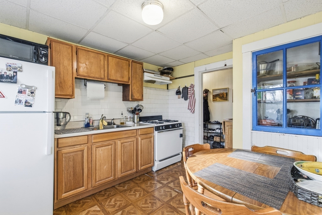 78 R Mt Vernon Street Somerville, MA 02145 - Photo 13 of 32