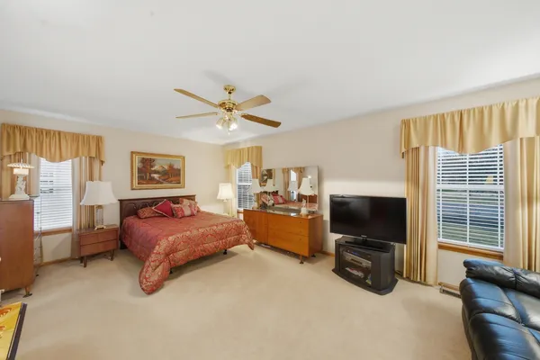 $490,000 | 490 Beckett Crossing Drive, Mundelein, IL 60060