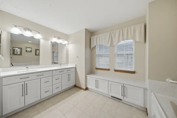 $490,000 | 490 Beckett Crossing Drive, Mundelein, IL 60060