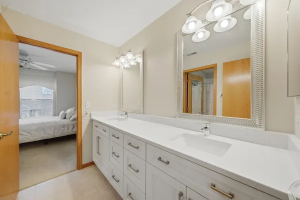 $490,000 | 490 Beckett Crossing Drive, Mundelein, IL 60060