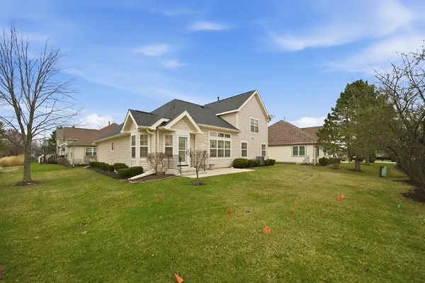 $490,000 | 490 Beckett Crossing Drive, Mundelein, IL 60060