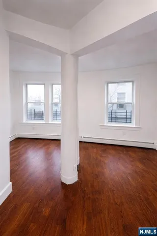 $2,400 | 284 Verona Avenue, Unit 280, Newark, NJ 07104