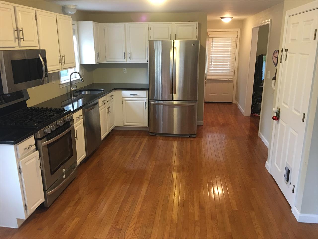 4 Cambridge Road Nashua, NH 03062 - Photo 3 of 17