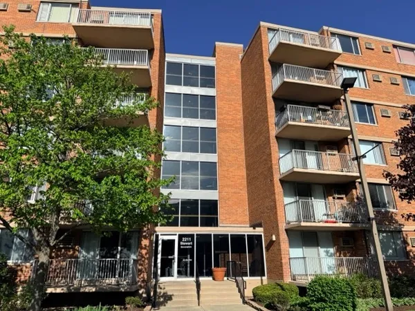 $275,000 | 2211 South Stewart Avenue, Unit 6A, Lombard, IL 60148