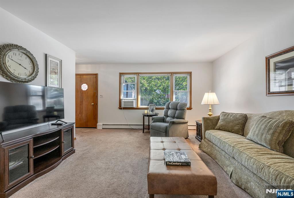 76 Coney Road Little Falls, NJ 07424 - Photo 4 of 37