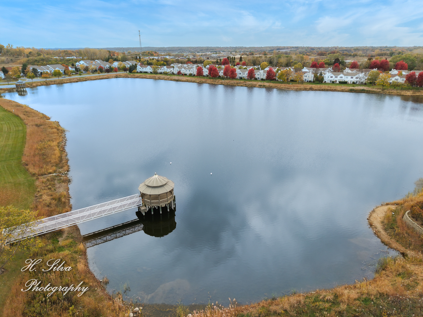 1431 Silverstone Drive, Unit 1431 Carpentersville, IL 60110 - Photo 13 of 18 a floor to ceiling window and mountain view