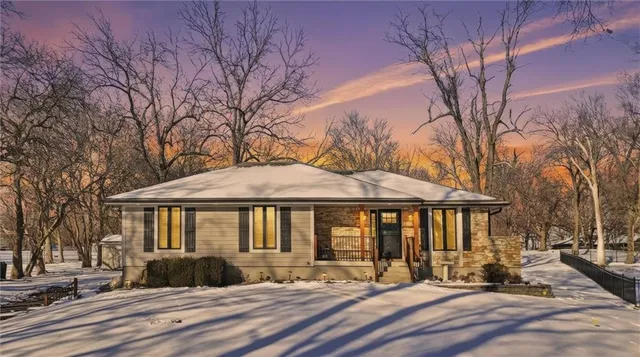 $419,000 | 305 12 Avenue North, Greenwood, MO 64034