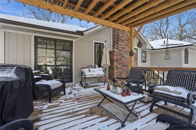 $419,000 | 305 12 Avenue North, Greenwood, MO 64034