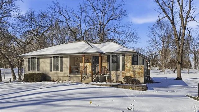 $419,000 | 305 12 Avenue North, Greenwood, MO 64034