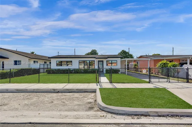a view of house with a yard