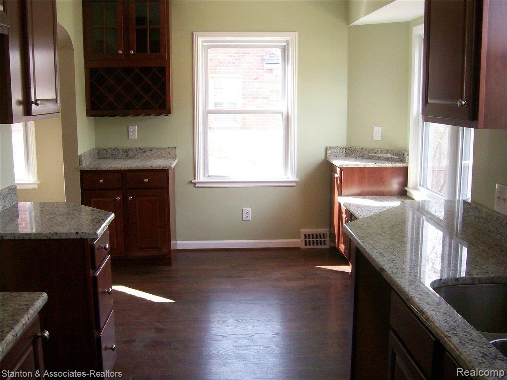 3593 Wakefield Road Berkley, MI 48072 - Photo 8 of 19 Kitchen