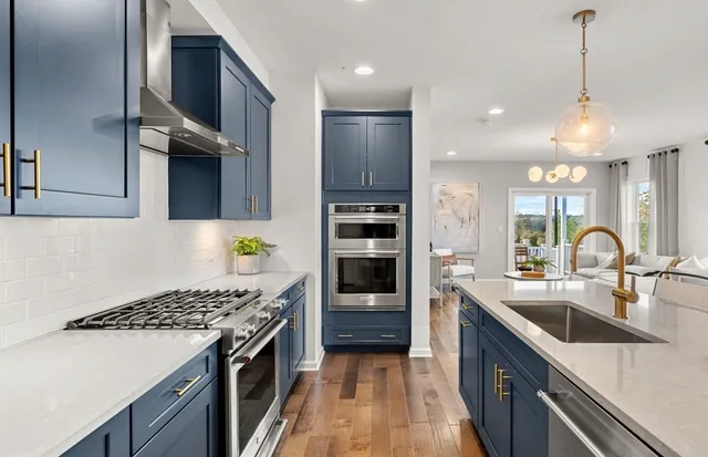 $1,100,000 | 10 Mason Way, Unit 61, Woburn, MA 01801