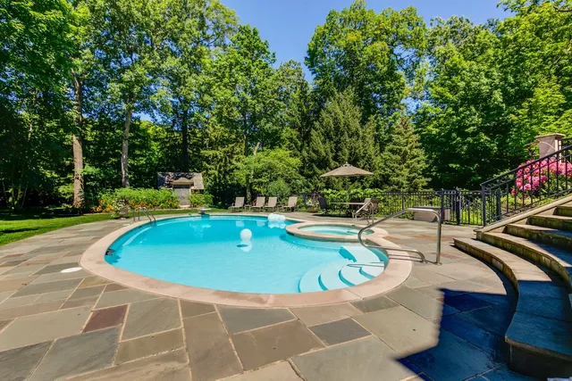 $3,450,000 | 546 Lakeland Drive, Lake Bluff, IL 60044