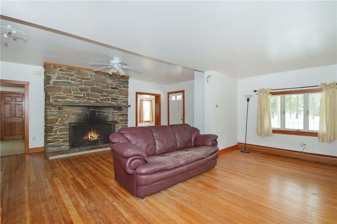 29 Forest Road Bristol, RI 02809 - Photo 3 of 31