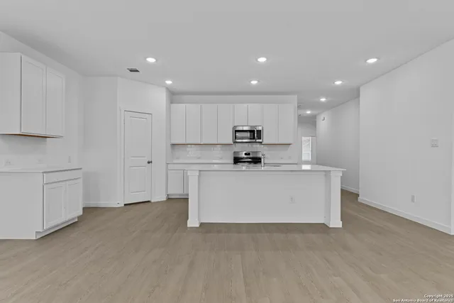 $301,999 | 2131 Artemis Drive, Portland, TX 78374