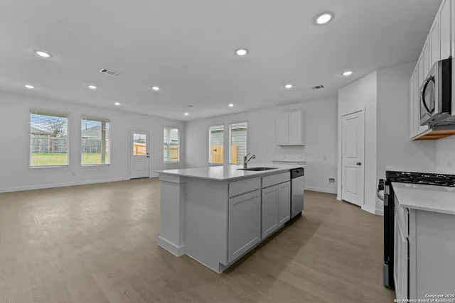 $301,999 | 2131 Artemis Drive, Portland, TX 78374