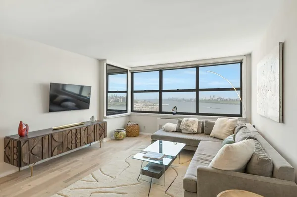 $3,500 | 7004 Boulevard East, Unit 31D, Guttenberg, NJ 07093
