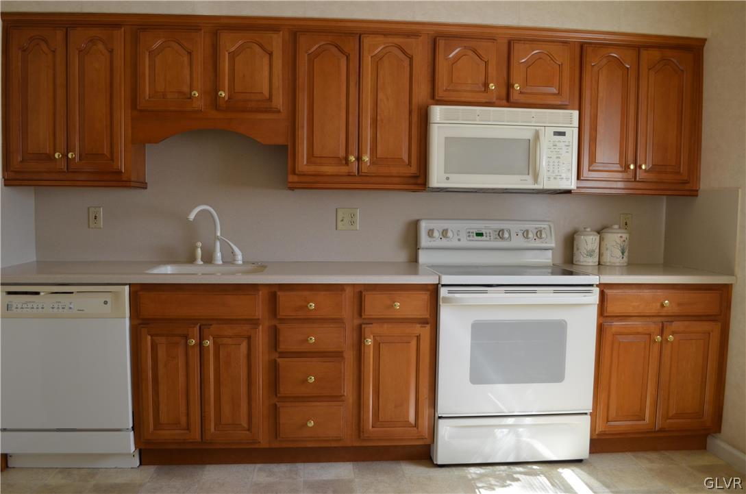 3886 Bittersweet Road Center Valley, PA 18034 - Photo 4 of 22 Gallery Image 4