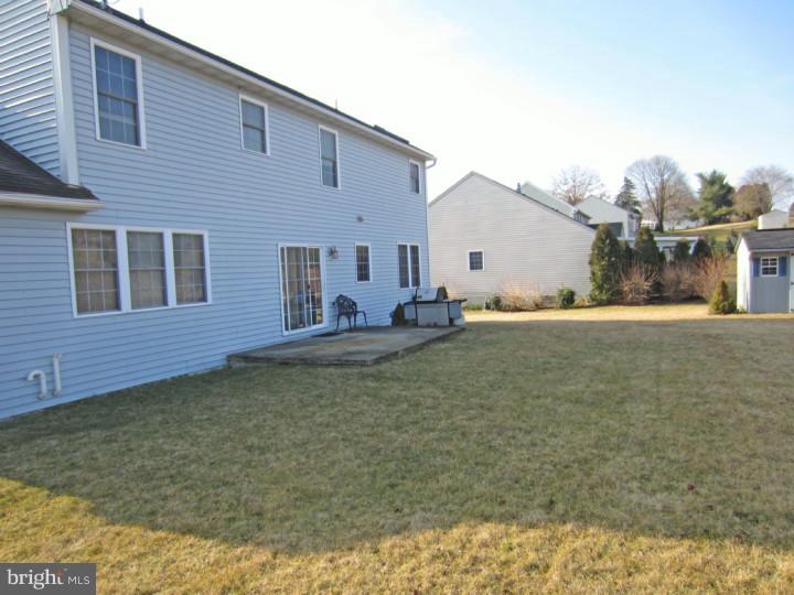 1108 Crest Road Leesport, PA 19533 - Photo 18 of 21 Family Room
