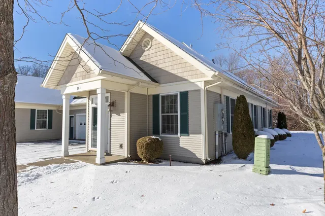 $429,000 | 171 Garden Circle, Unit 108, St. Albans Town, VT 05478