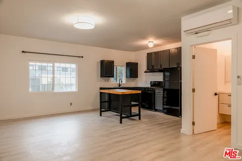 $2,195 | 4518 Hollywood Boulevard, Unit 10, Los Angeles, CA 90027