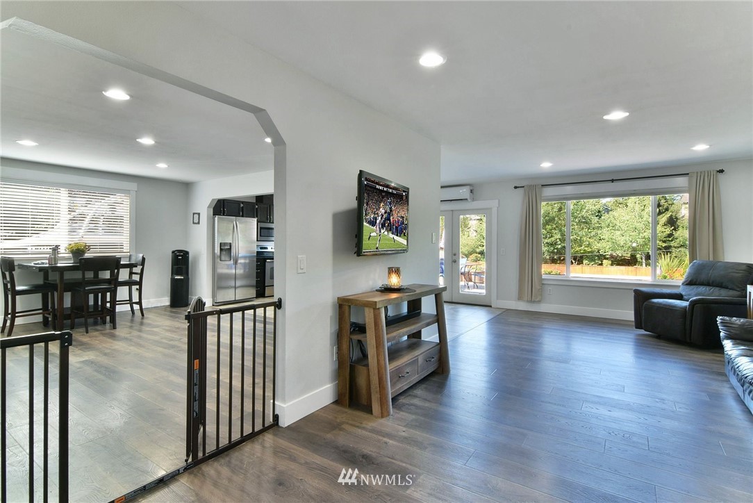 17904 28th Avenue Southeast Bothell, WA 98012 - Photo 3 of 22 Gallery Image 3