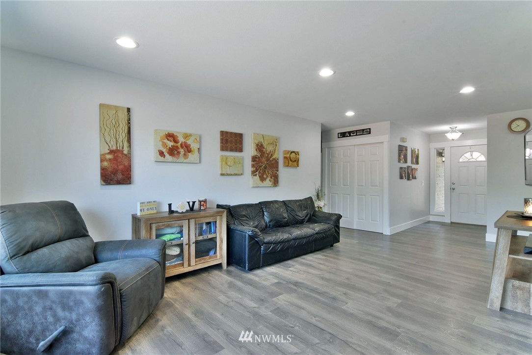 17904 28th Avenue Southeast Bothell, WA 98012 - Photo 4 of 22 Gallery Image 4