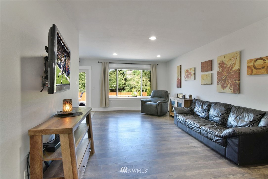 17904 28th Avenue Southeast Bothell, WA 98012 - Photo 5 of 22 Gallery Image 5