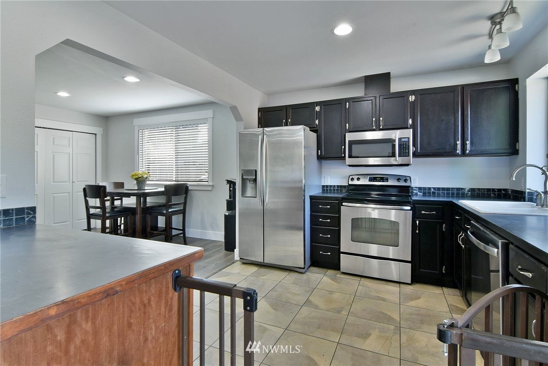 17904 28th Avenue Southeast Bothell, WA 98012 - Photo 7 of 22 Gallery Image 7