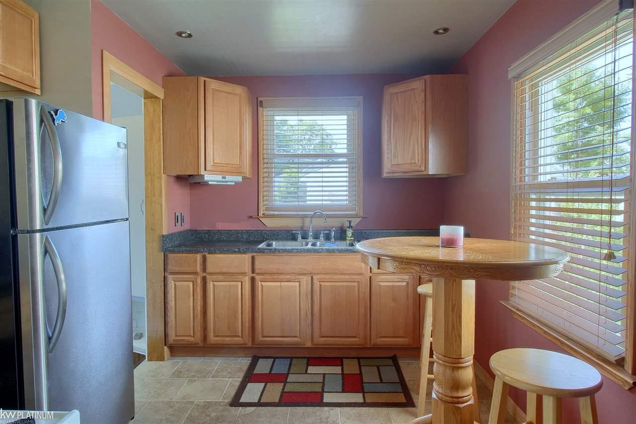 21781 Rausch Avenue Eastpointe, MI 48021 - Photo 7 of 25