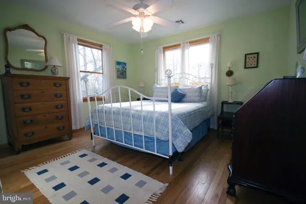 a bedroom with a bed and a dresser in it
